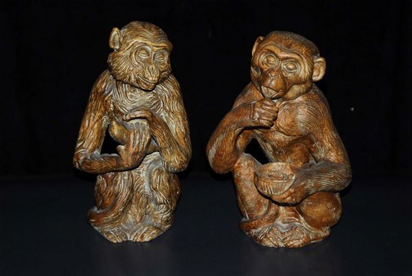 Due statue in terracotta raffiguranti scimmie