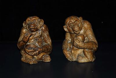 Due Statue in Terracotta Raffiguranti Scimmie