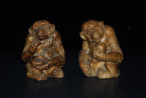 Due statue in terracotta raffiguranti scimmie