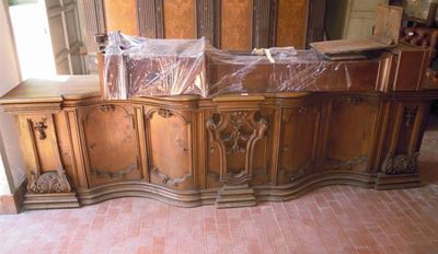Grande Credenza con Fronte Mosso a Cinque Ante