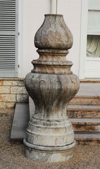 Coppia di Grandi Vasi Ornamentali in Marmo Rosso di Sicilia, Palermo 1750 Circa,