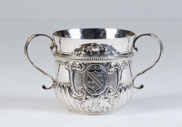 Una tazza da porridge Giorgio II in argento, Londra XVIII secolo
