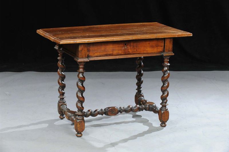 Tavolino in noce con gambe a torciglione, XIX secolo  - Asta Asta OnLine 03-2012 - Cambi Casa d'Aste