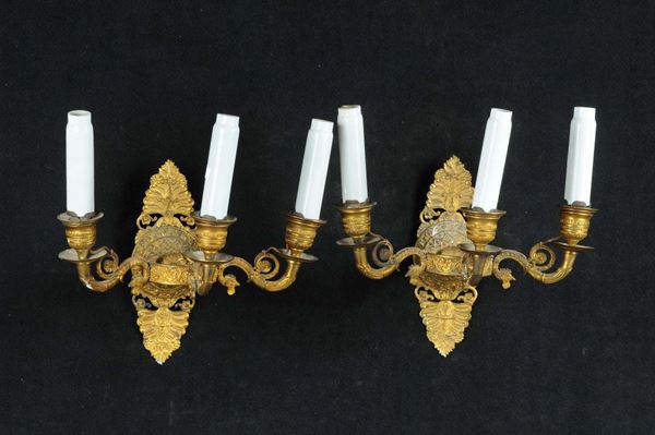 Coppia di appliques in bronzo dorato a tre luci, XX secolo
