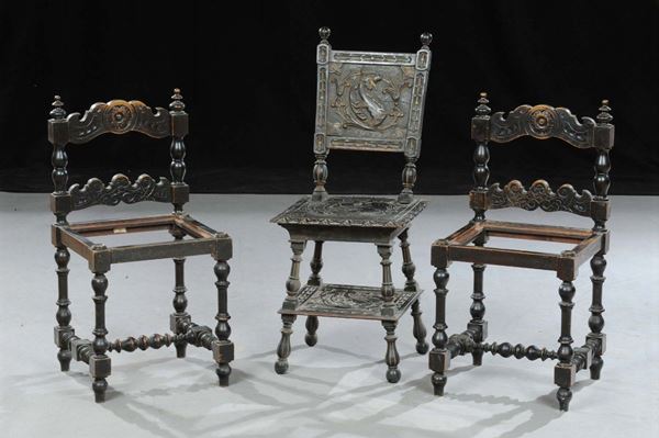 Tre sedie in legno intagliato, tornito e patinato, Toscana XIX secolo