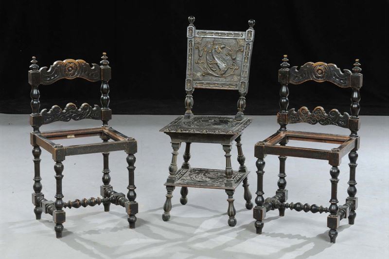 Tre sedie in legno intagliato, tornito e patinato, Toscana XIX secolo  - Auction OnLine Auction 01-2012 - Cambi Casa d'Aste