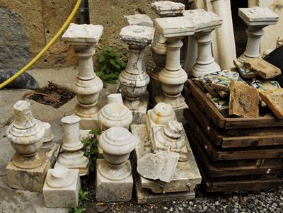 Lotto di Colonnine e Frammenti di Balaustra