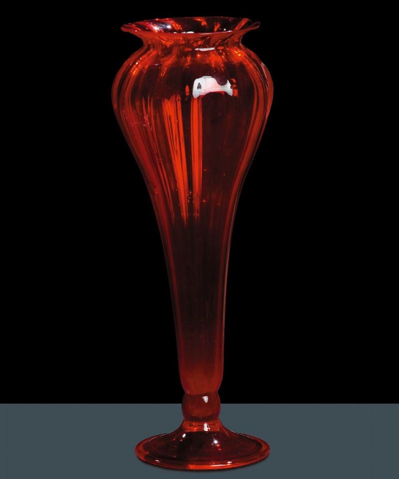 Manifattura MuraneseVaso a balaustra in vetro soffiato rosso rubino  - Auction Arti Decorative del XX secolo e Design - Cambi Casa d'Aste