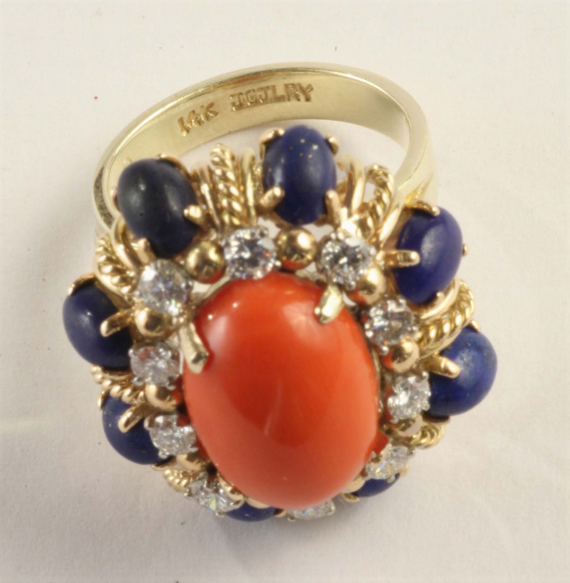 Anello con Corallo, Lapislazzuli e Diamanti