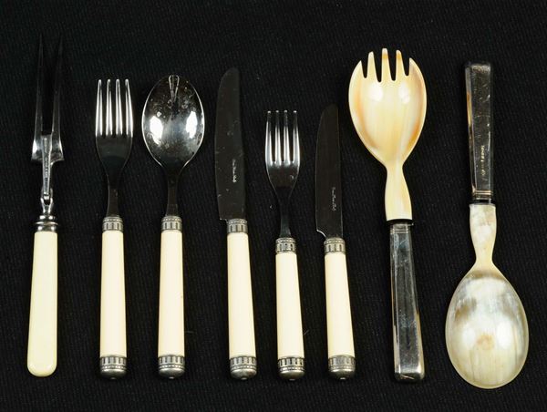 ERRATA CORRIGEIL SERVIZIO  DA OTTO E NON QUATTORDICIServizio di posate da quattordici in metallo