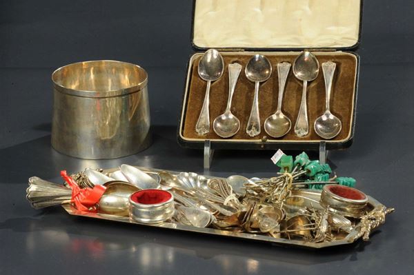 Lotto di oggetti in argento, gr. 1000 circa