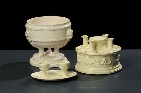 Lotto di tre oggetti in terraglia bianca, XIX secolo