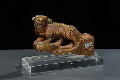 Scultura in Legno Raffigurante Leone, Cina XX Secolo