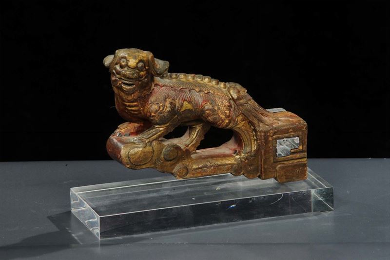 Scultura in legno raffigurante leone, Cina XX secolo  - Asta Asta OnLine 03-2012 - Cambi Casa d'Aste