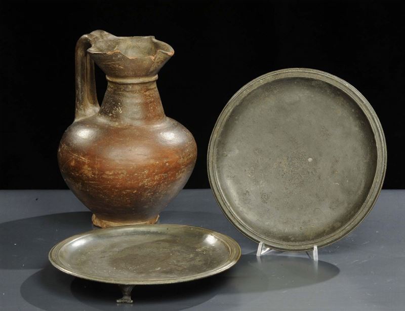 Lotto di una brocca e due piatti in peltro  - Auction Antiquariato e Dipinti Antichi - Cambi Casa d'Aste