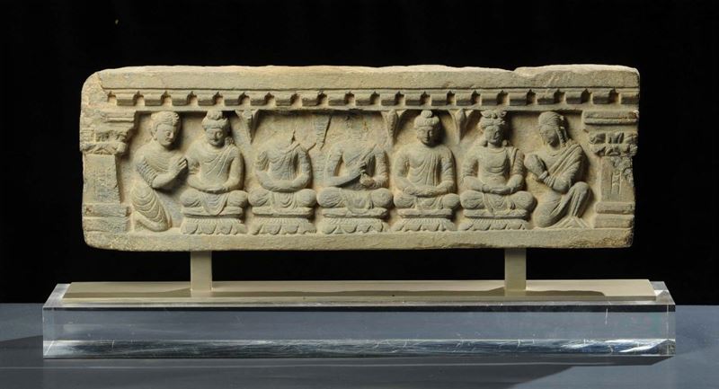 Bassorilievo  in pietra Gandara  - Asta Antiquariato e Dipinti Antichi - Cambi Casa d'Aste