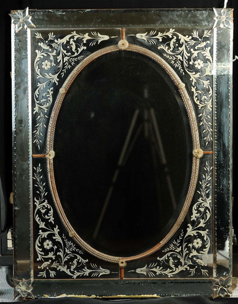Specchiera con vetri incisi, Venezia seconda metà XIX secolo  - Asta Asta OnLine 01-2012 - Cambi Casa d'Aste