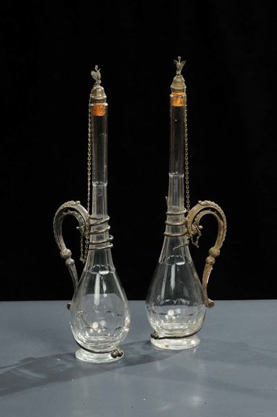 Coppia di Bottiglie in Vetro con Manici in Metallo Argentato, XX Secolo