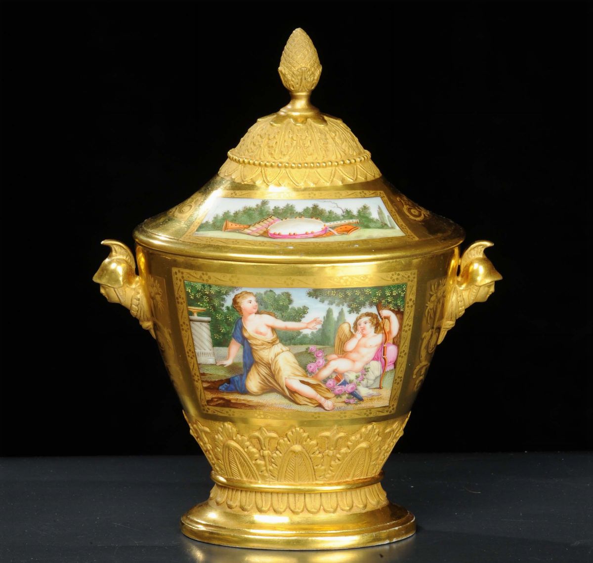 Vaso in Porcellana Dorata con Coperchio, Duhamel XVIII Secolo