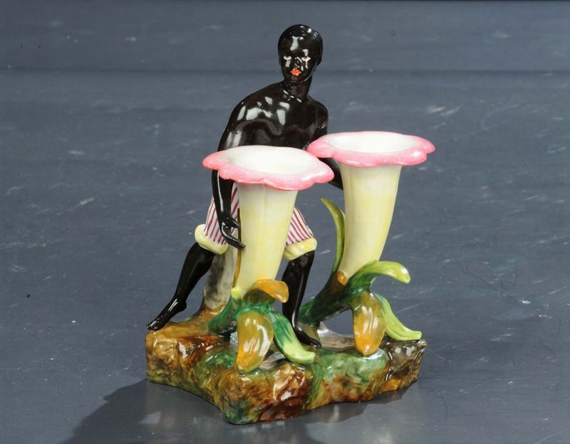 Candeliere in porcellana raffigurante moretto con cornucopie  - Auction Antiquariato e Dipinti Antichi - Cambi Casa d'Aste