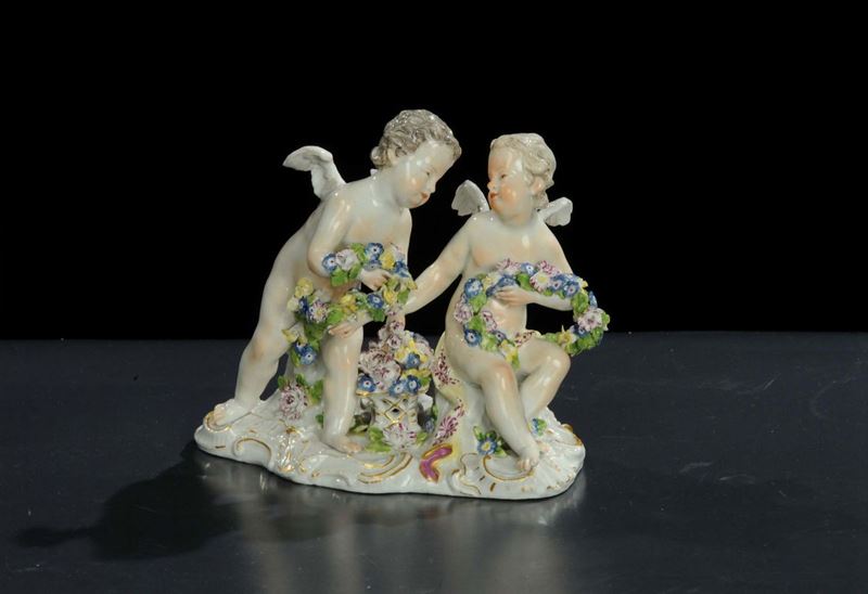 Gruppo in porcellana policroma raffigurante putti, Meissen fine XVIII secolo  - Asta Antiquariato e Dipinti Antichi - Cambi Casa d'Aste
