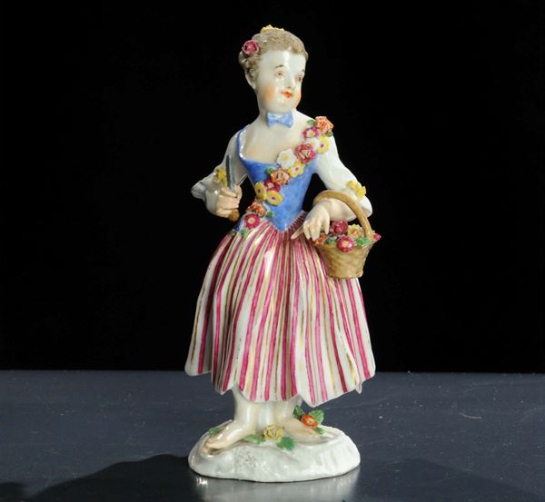 Figura femminile con cesto di fiori in porcellana, Meissen fine XVIII secolo