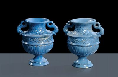 Coppia di Vasi Biansati in Porcellana, XVIII Secolo