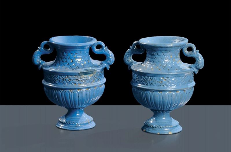 Coppia di vasi biansati in porcellana, XVIII secolo  - Asta Antiquariato e Dipinti Antichi - Cambi Casa d'Aste