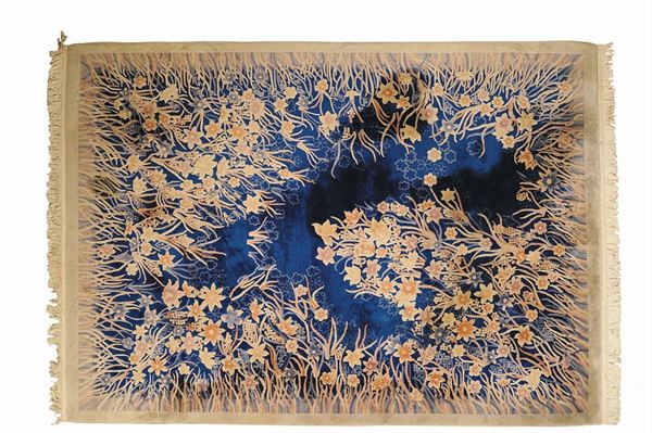 Manifattura cinese - Grande tappeto condecoro floreale