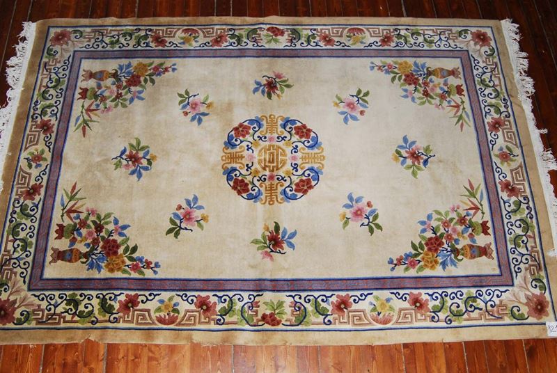 Grande tappeto cinese, XX secolo  - Asta Antiquariato e Dipinti Antichi - Cambi Casa d'Aste