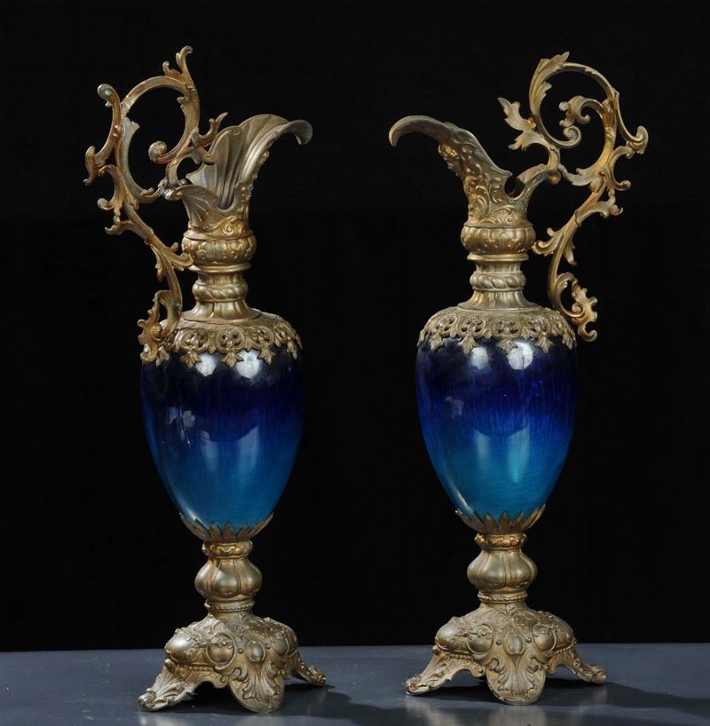 Coppia di  vasi in opaline blu e metallo dorato, XIX secolo  - Auction Antiquariato e Dipinti Antichi - Cambi Casa d'Aste