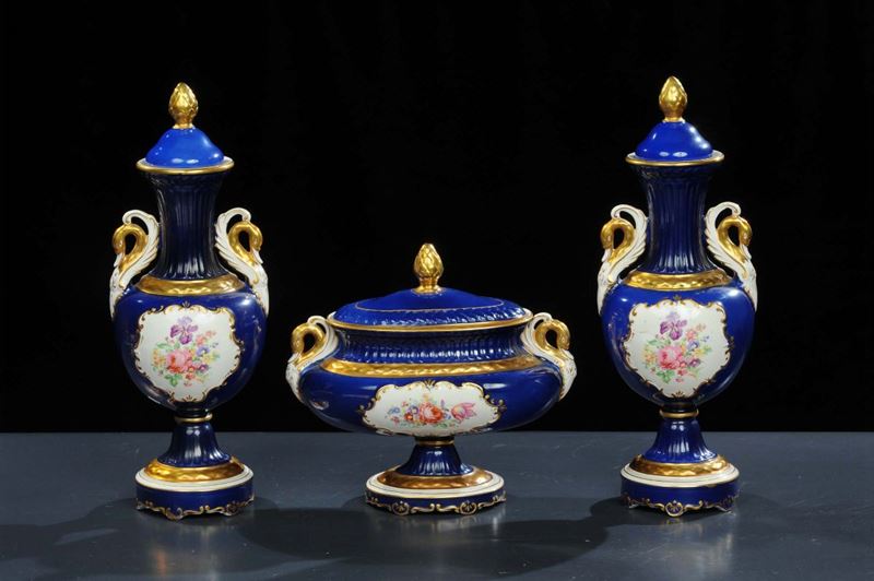 Trittico in porcellana blu, XIX secolo  - Asta Antiquariato e Dipinti Antichi - Cambi Casa d'Aste