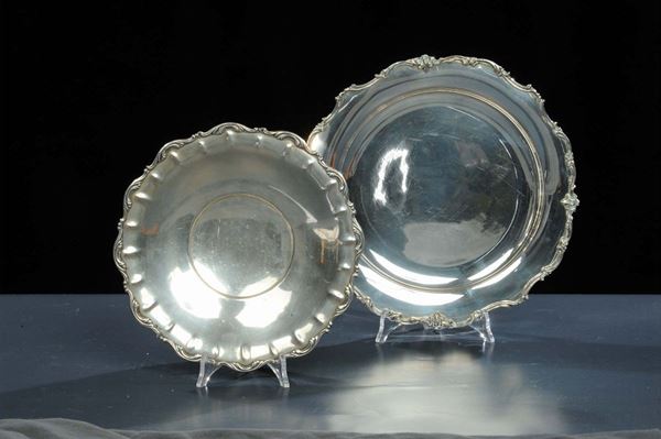Due piatti diversi in argento