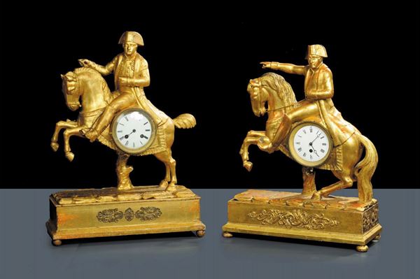 Coppia di orologi in legno dorato, XIX secolo