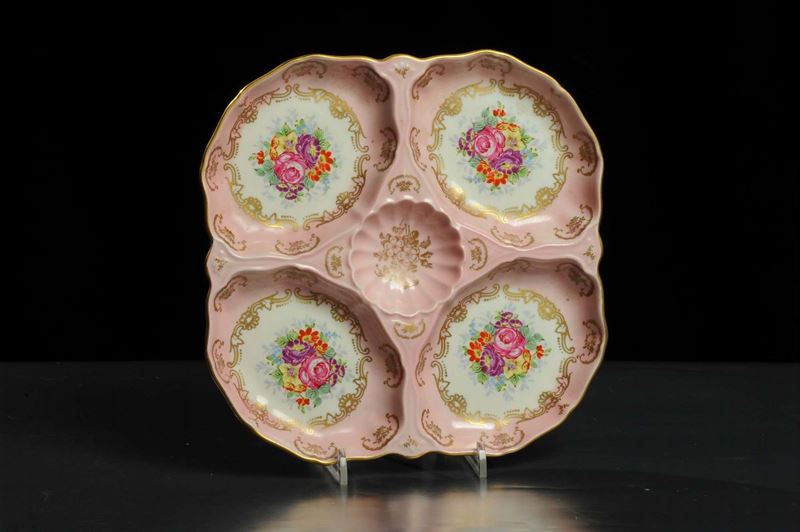 Vassoio in porcellana, XIX secolo  - Asta Antiquariato e Dipinti Antichi - Cambi Casa d'Aste