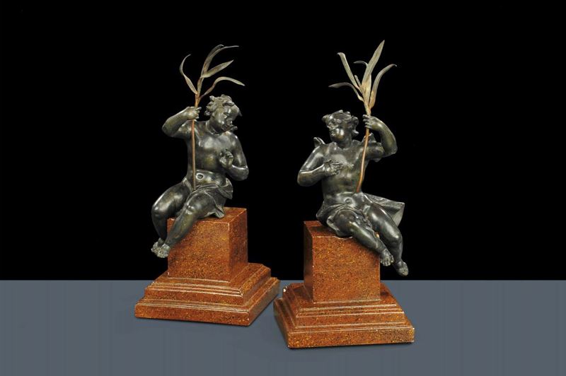 Coppia di sculture raffiguranti putti in bronzo brunito, Roma XVII secolo  - Auction Antiquariato e Dipinti Antichi - Cambi Casa d'Aste