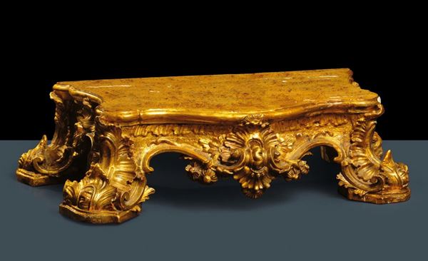 Base in legno intagliato e dorato, Napoli XVIII secolo