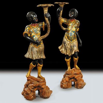 Coppia di Moretti Reggivaso in Legno Intagliato, Laccato e Dorato, XIX Secolo