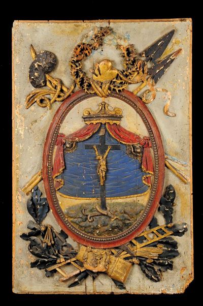 Pannello in Legno Intagliato e Laccato con Crocefissione, XVIII Secolo