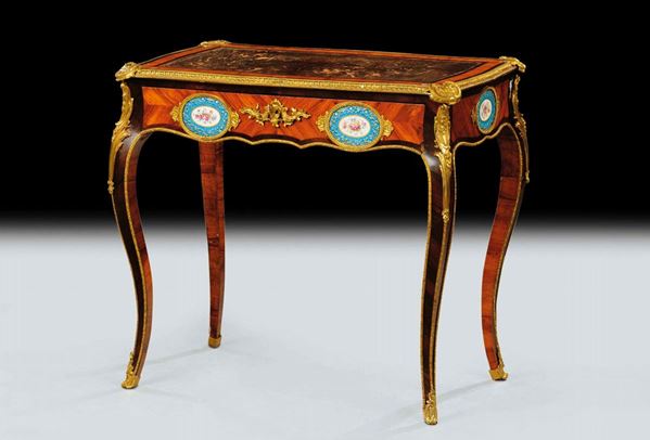 Tavolino Napoleone III con cassetto sulla fascia, XIX secolo
