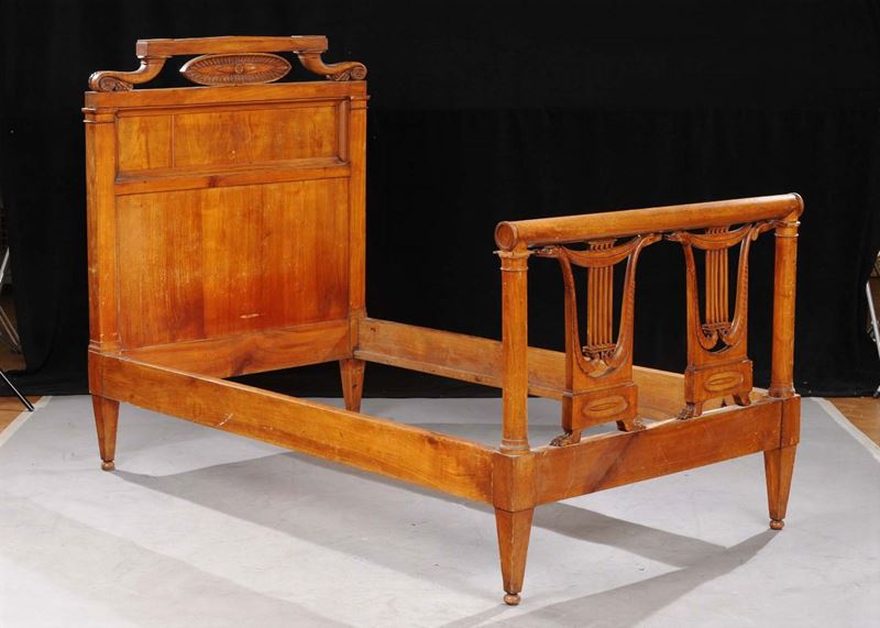 Letto in noce, XIX secolo  - Asta Antiquariato e Dipinti Antichi - Cambi Casa d'Aste