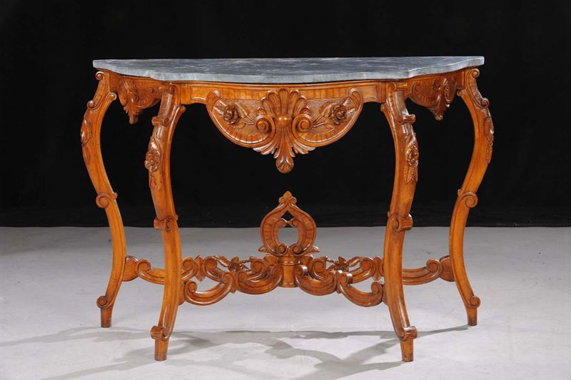 Console in noce intagliata con piano in marmo sagomato, fine XIX secolo  - Asta Antiquariato e Dipinti Antichi - Cambi Casa d'Aste