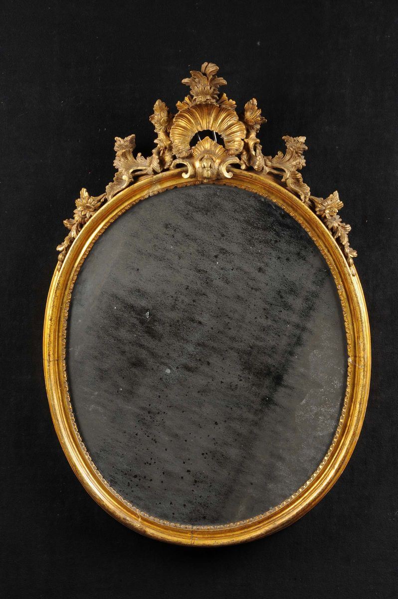 Specchiera ovale in legno intagliato e dorato, XIX secolo  - Asta Antiquariato e Dipinti Antichi - Cambi Casa d'Aste
