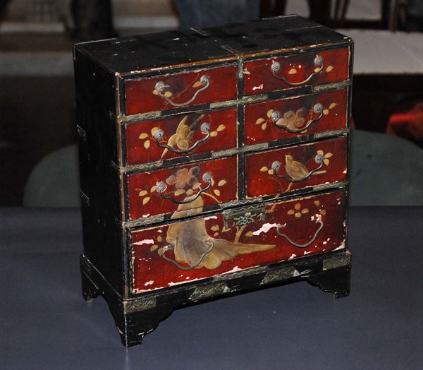 Portagioie in legno laccato a motivi orientali, XX secolo