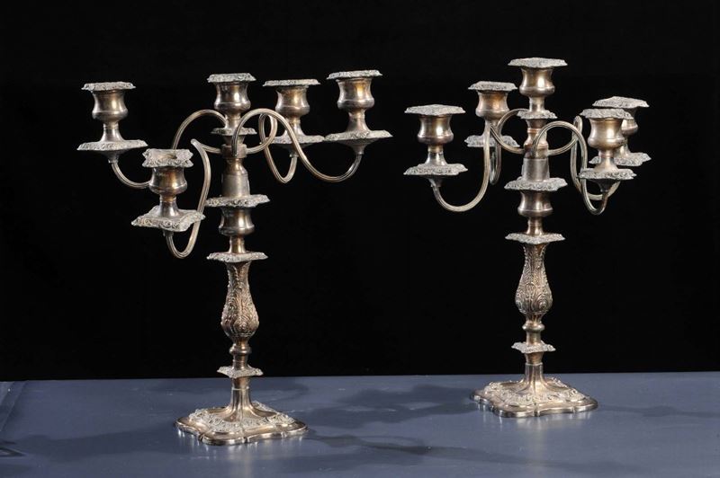 Coppia di candelieri a cinque luci in metallo argentato  - Auction Antiquariato e Dipinti Antichi - Cambi Casa d'Aste