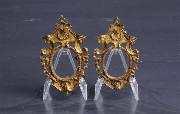 Coppia di piccole cornici in bronzo dorato, Roma 1720 circa