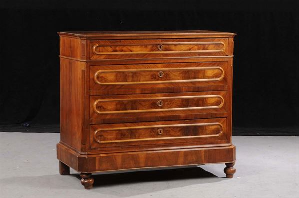 Cassettone lastronato in noce e radica, XX secolo