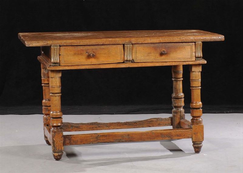 Tavolo in legno di noce a due cassetti, XIX secolo  - Asta Antiquariato, Argenti e Dipinti Antichi - Cambi Casa d'Aste