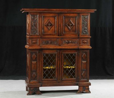 Credenza in Stile Rinascimento a Due Corpi