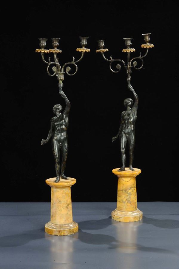 Coppia di candelieri in bronzo antichi a tre luci